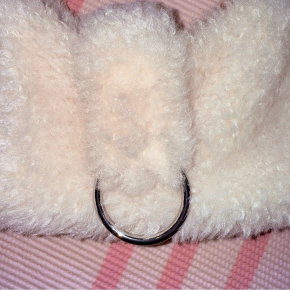 H&M Cream Faux Fur Shoulder Bag - Picture 6 of 15